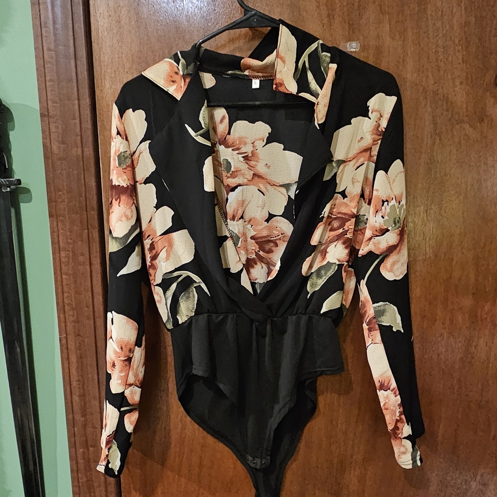 SHEIN Black Floral Deep V-Neck Long Sleeve Bodysuit with Peach Blooms